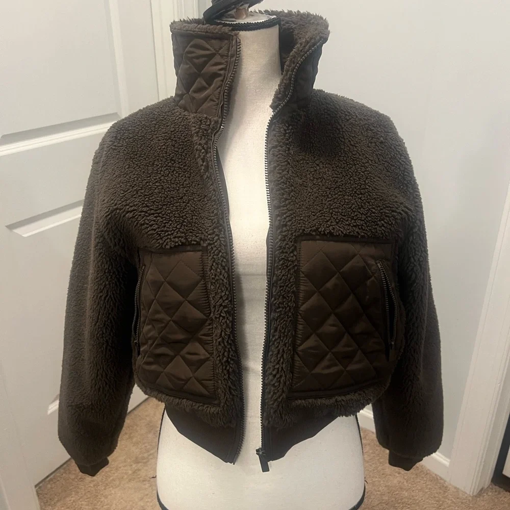 Sherpa Edge Bomber
Alo   Xsmall. NWOT. - Picture 2 of 14